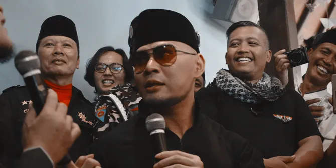 Hasil gambar untuk deddy corbuzier mualaf