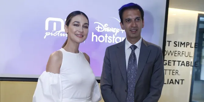 Reuni dengan Vino G Bastian Lewat 'SABAR INI UJIAN', Luna Maya Kenang Momen Jadi Pendatang Baru di Industri