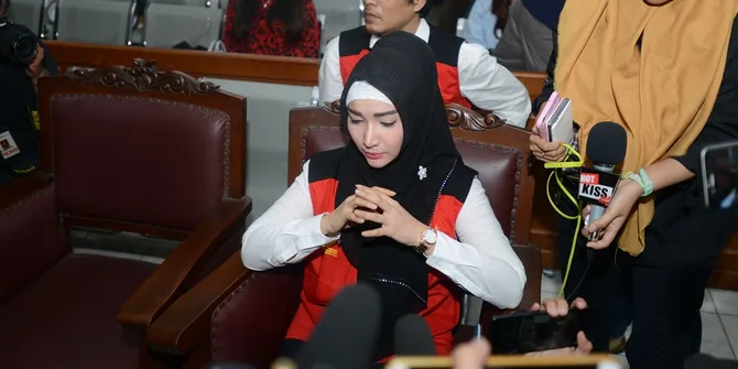 Roro Fitria Ungkap Pesan Ibunda Sebelum Meninggal Dunia
