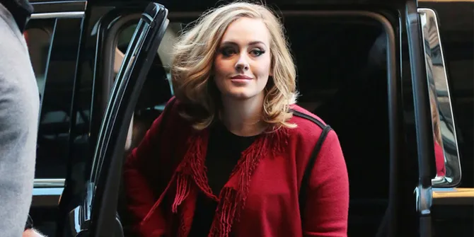 Saat Adele Asyik Karaoke di Dalam Mobil, Suaranya Bikin Meleleh