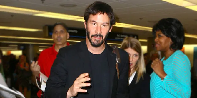 Saat Kecil, Keanu Reeves Sudah 'Bersahabat' Dengan Hantu 