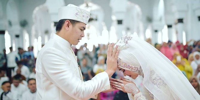 Sah! Tommy Kurniawan Resmi Menikah Dengan Pramugari Cantik