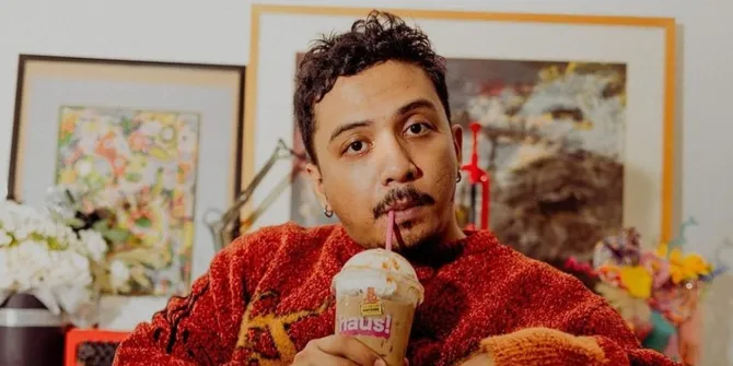 Sal Priadi Memiliki Bakat Menulis Fiksi, Kisah Terinspirasi dari Lagu Maliq & D’Essentials