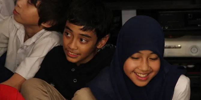Sang Anak Menangis Saat Lantunkan Lagu Untuk Uje 