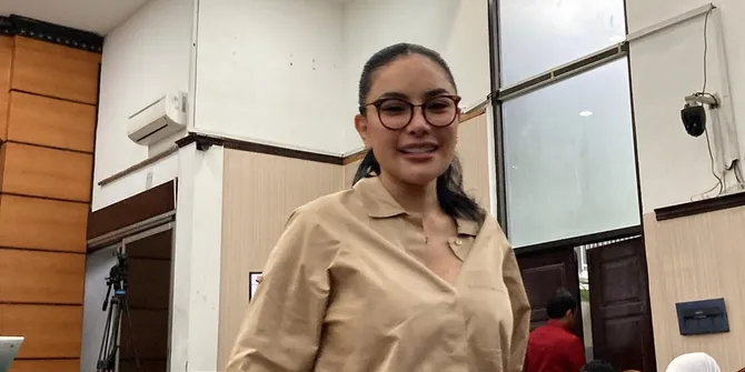 Sebelum Bacakan Duplik, Nikita Mirzani Santai dan Yakin 100 Persen Bebas