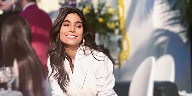 Sebelum Jadi Korban Pesawat Jatuh di Pakistan, Supermodel Zara Abid Posting Tentang Terbang di Instagram