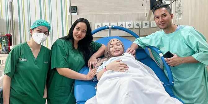 Selamat, Zaskia Gotik Melahirkan Anak Ketiga - Sudah Diberi Nama