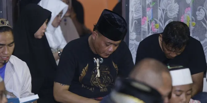 Sempat Bersitegang dengan Rizky Febian Soal Makam Lina, Teddy Tetap Salami Sule Meski Dapat Tanggapan Dingin