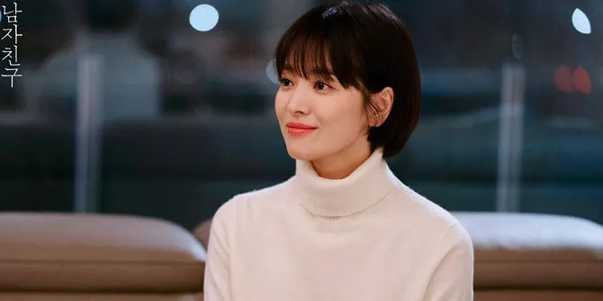 Senyum Cantik Song Hye Kyo Bikin Aktor Gagal Fokus & Harus Ulang Syuting