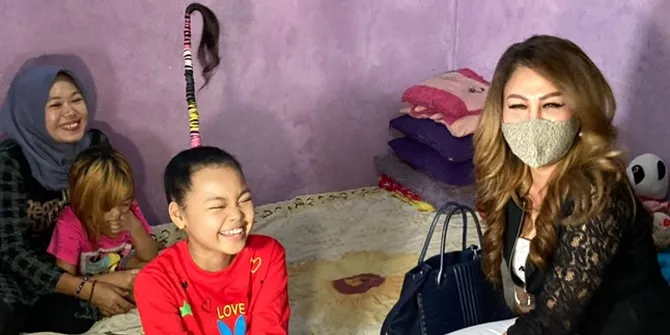 Serba Sulit Karena Pandemi, Pedangdut Connie Nurlita Datangi Misca Mancung Untuk Berbagi Rejeki