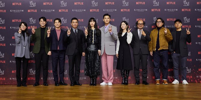 Nggak Cuma Kamu, Ternyata Orang Terdekat Joo Ji Hoon dan Bae Doona Juga  Penasaran dengan 'KINGDOM' Season 2 