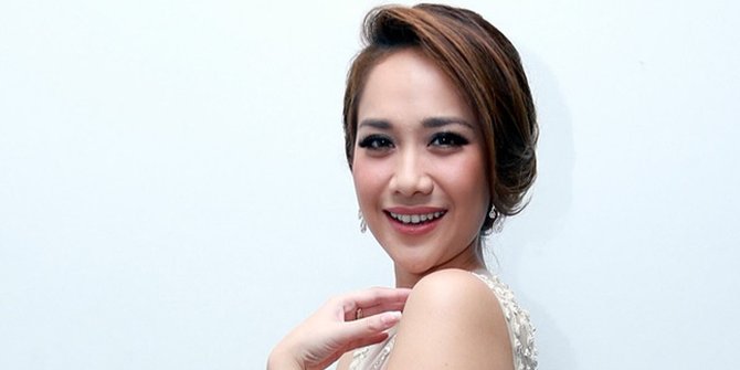 Sering Ganti Gaya Rambut  Bunga  Citra  Lestari  Putuskan 