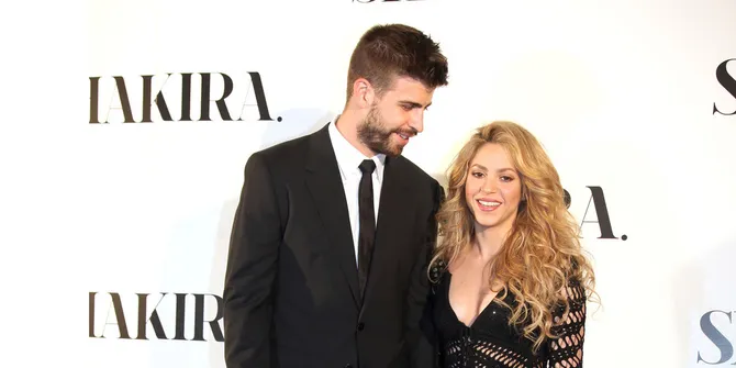 Shakira - Gerard Pique Bertengkar Gara-Gara Adam Levine?