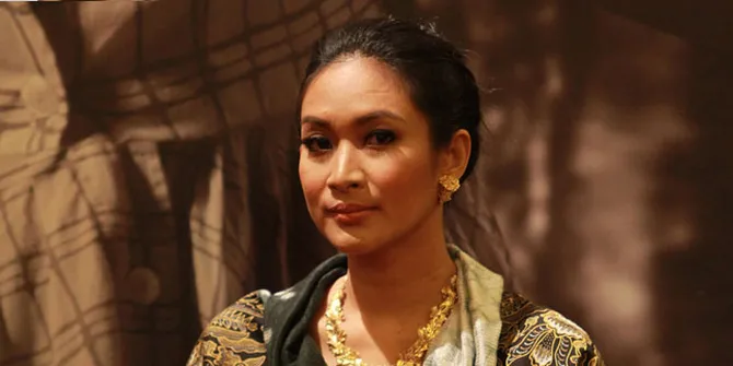 Sibuk di Teater, Happy Salma Tetap Utamakan Keluarga