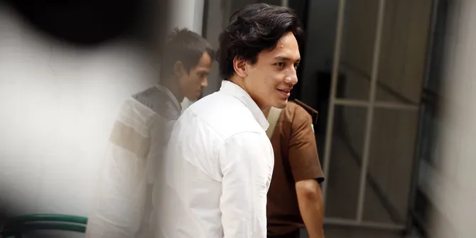 Sidang Sang Putra Ditunda, Ibunda Jefri Nichol Merasa Kecewa