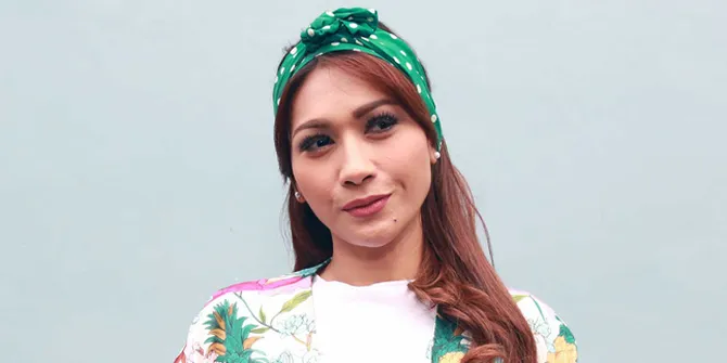 Soal Baju Lebaran Kompak Dengan Anak, Tata Janeeta: Bebas Gue Mah