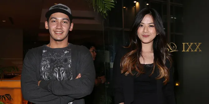 Sweet! Samuel Zylgwyn & Franda Bakal Foto Prewed di Luar ...