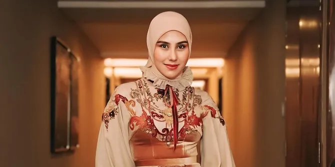 Syahnaz Sadiqah: Dari Artis Cantik Jadi Istri Bupati, Tetap Sederhana!