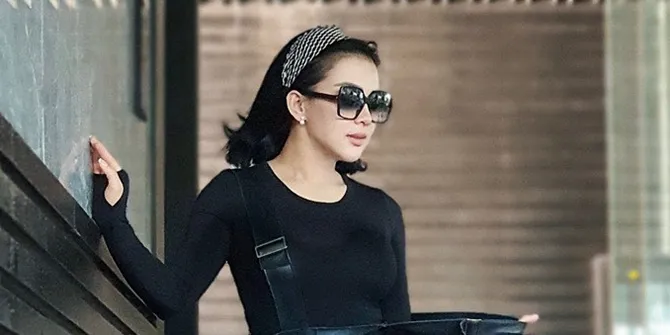 Syahrini Dapat Sepatu Mewah Berdesain Khusus Dirinya, Intip Yuk!