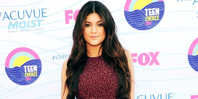 Tabrakan, Kylie Jenner Rusakkan Mobil Rp 1 M