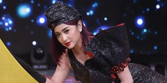 Tak Pernah Dinafkahi Angga, Dewi Perssik Geram Ada yang Singgung Harta Gono-Gini