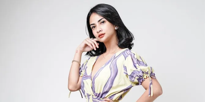 Tak Sengaja Membaca, Isi Buku Diary Vanessa Angel Bikin Ibu Sambung Menangis