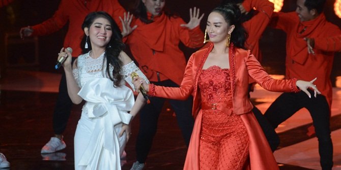 Tampil Duet Di Hut Indosiar Zaskia Gotik Dan Via Vallen Saling