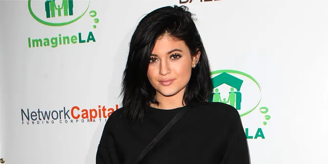 Tanpa Make-Up, Ternyata Begini Bibir Asli Kylie Jenner