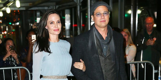 Tatapan Cinta Angelina Jolie ke Brad Pitt, Bikin Baper 