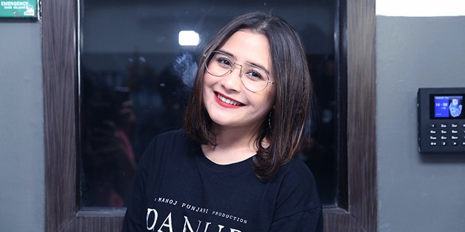 Terlalu Kuat Prilly Latuconsina Tak Sengaja Rusak  Gagang  