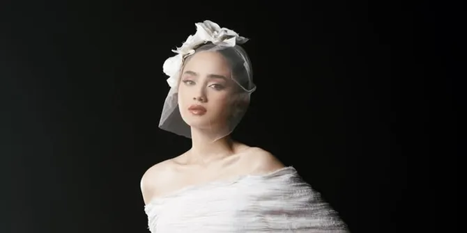 Terungkap Alasan Syifa Hadju Pilih Gaun Simpel Untuk Prewedding
