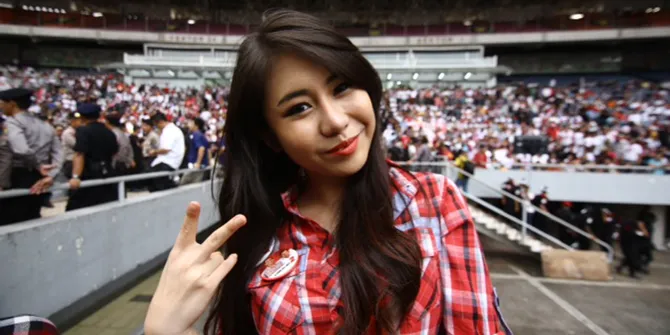 Thata Anma Merinding Lihat Penonton Konser Salam 2 Jari Membludak