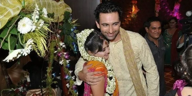 Tiba di Indonesia, Bintang 'Uttaran' Selfie Bareng Host Pesbukers