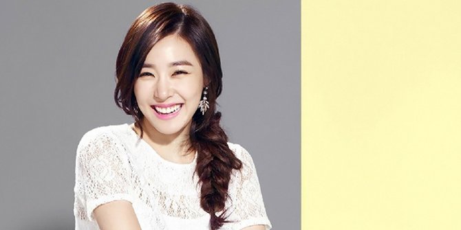 Tiffany SNSD Wanita Tercantik Yang Memakai Jepit  Rambut  