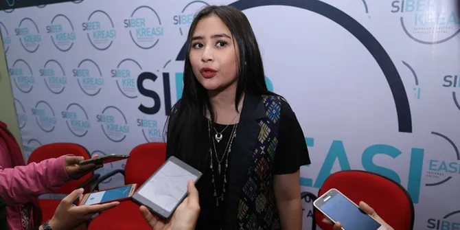 Ulang Tahun ke21, Prilly Latuconsina Dapat Hadiah Jam dan 