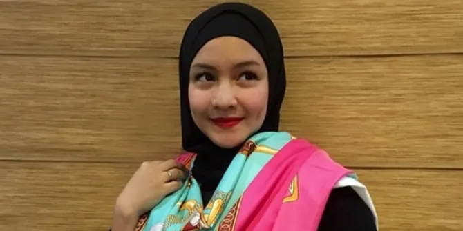 Unyu! Berburu Matahari, Anak Intan Nuraini Berjemur di