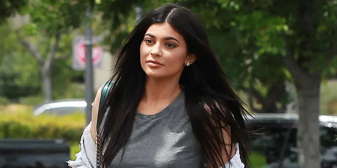 Usaha Kosmetik, Kylie Jenner Beli Mansion Seharga 4,5 Juta 