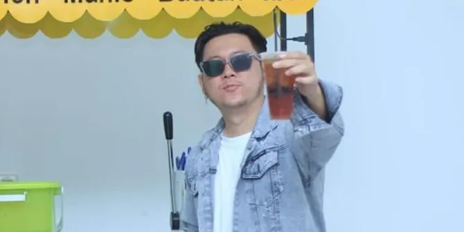 Usai Keluar dari Five Minutes, Richie Coba Peruntungan Berjualan Es Teh Manis bersama Bonny Anggara