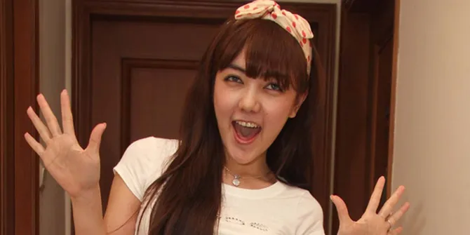 Valentine, Bella Shofie 'Ditembak' di Pantai