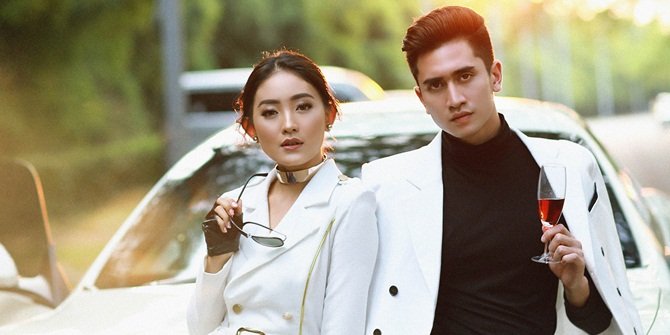 Verrell Bramasta Natasha Wilona Pelukan Mesra Di Padang