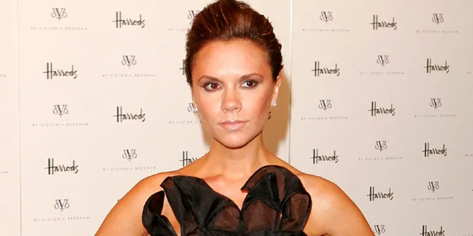 Victoria Beckham Tanpa Hair Extension, Masih Keren 