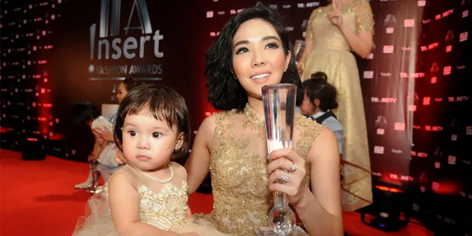 [VIDEO] Cantik Pakai Dress Tutu, Baby Gempi Bergaya Bak Model