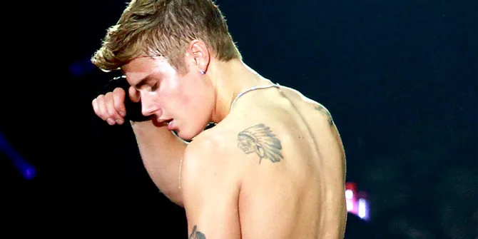 [Video] Justin Bieber Batal Konser, Belieber Nangis Histeris!