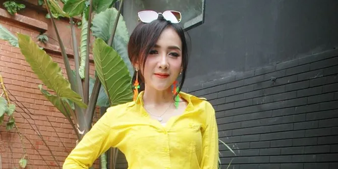 Video Klip Viral, Ucie Sucita Tantang Masyarakat Bawakan Lagu 'Dibuang Sayang'