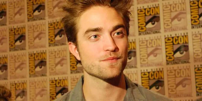 Video Menggelikan Robert Pattinson Saat Wawancara 