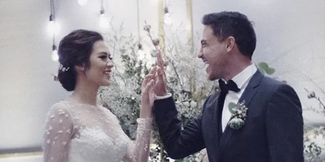 VIDEO: Momen Dansa Raisa dan Hamish Daud, Diakhiri Dengan 
