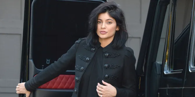 [VIDEO] Tutorial Lengkap Make Up Kylie Jenner, Cantik & Flawless!