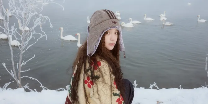 Vlog Musim Dingin Ouyang Nana di Xinjiang Jadi Sorotan, Pemandangan Salju Bak Negeri Dongeng