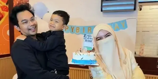 Wardatina Mawa Rayakan Ultah Anak Bareng Mantan Suami