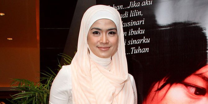 Yulia Rachman Berhijab  Karena  Hidayah Allah  KapanLagi com